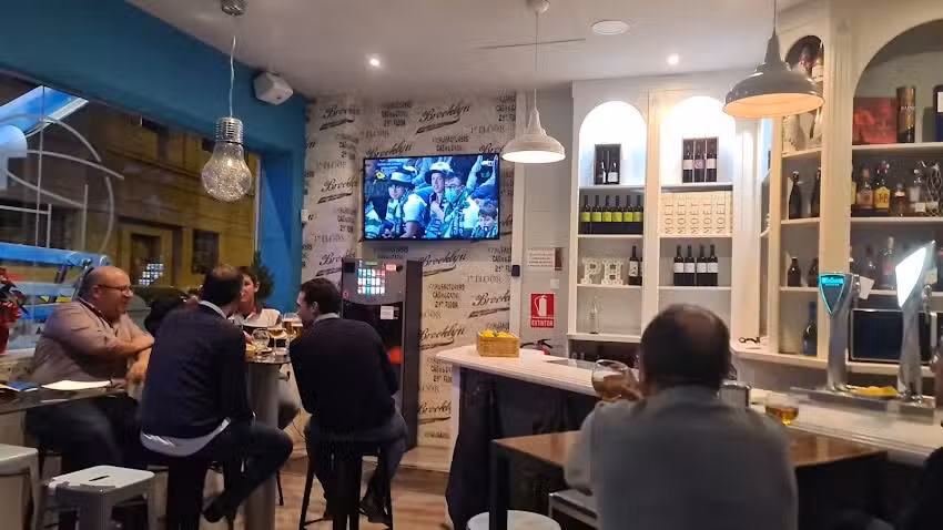 PH &ndash; Caf&eacute;, Tapas & Copas