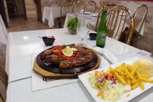 Pica y Come pollos y carnes al carbón