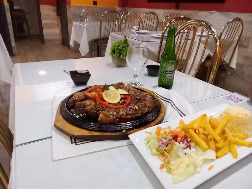 Pica y Come pollos y carnes al carb&oacute;n