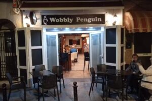 Ping&uuml;ino tambaleante