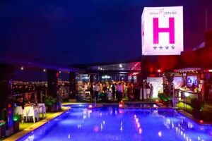 Pink Caf&eacute; Chill Rooftop