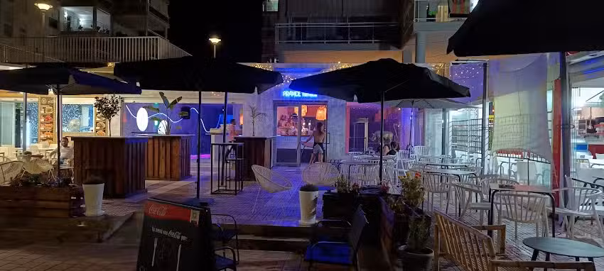 Pir&aacute;mide terraza lounge beach