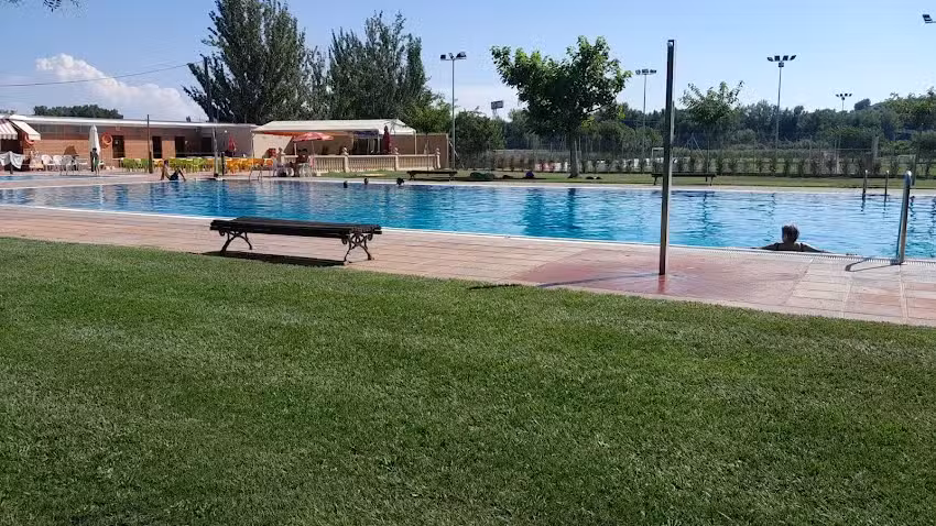 Piscinas municipales de Albesa &ndash; Bar terraza