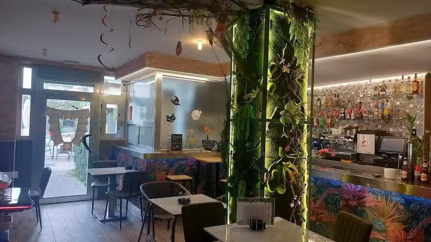 PISCO Y TAPA BAR CAF&Eacute;