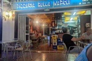 Pizzer&iacute;a Bella Napoli