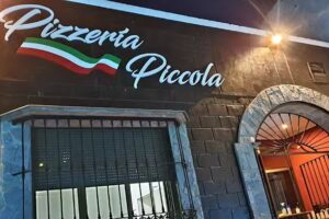 Pizzer&iacute;a Piccola