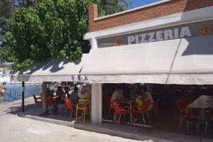 Pizzer&iacute;a Restaurante Ancalag&uuml;ela
