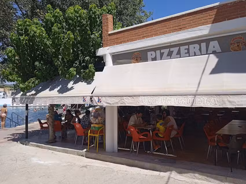 Pizzer&iacute;a Restaurante Ancalag&uuml;ela