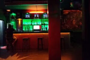 Planet M Sci-Exotic Rock&rsquo;n&rsquo;Roll Bar Malasa&ntilde;a