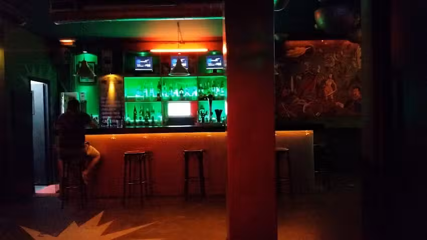 Planet M Sci-Exotic Rock&rsquo;n&rsquo;Roll Bar Malasa&ntilde;a