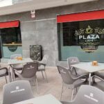 Plaza caf&eacute;