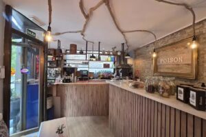 POISON Caf&eacute; & Cocktail