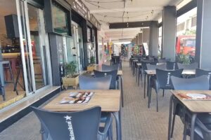 Poniente Beach (Cervecería & Coctelería)