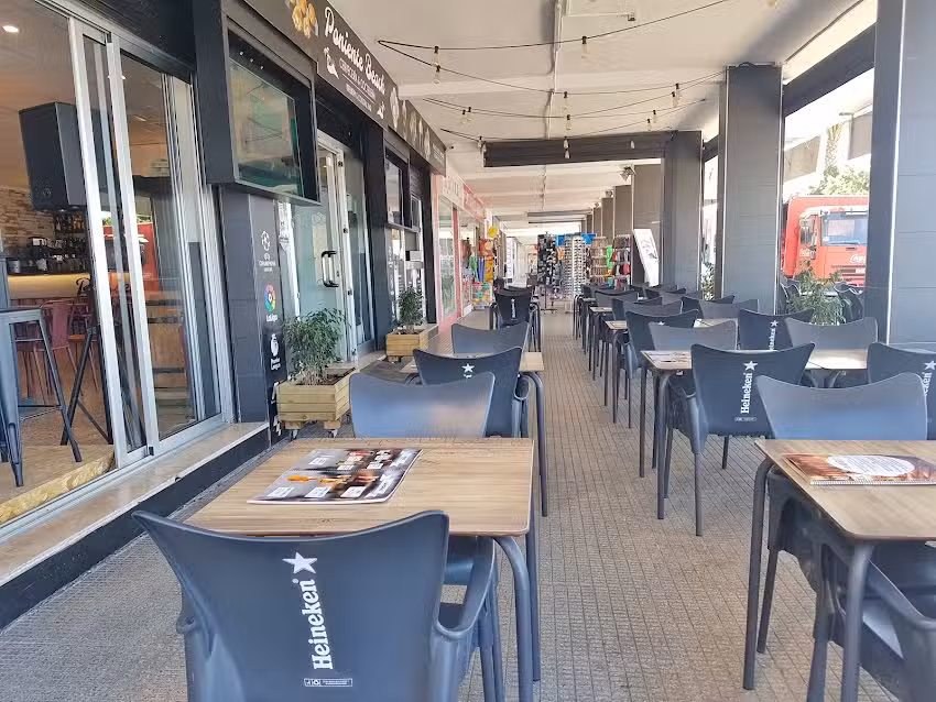 Poniente Beach (Cervecer&iacute;a & Cocteler&iacute;a)