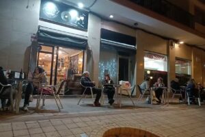 PORT&Iacute; cafeter&iacute;a & vermuter&iacute;a