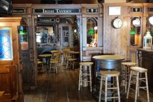 Pub Dolmen &ndash; Mon&oacute;var