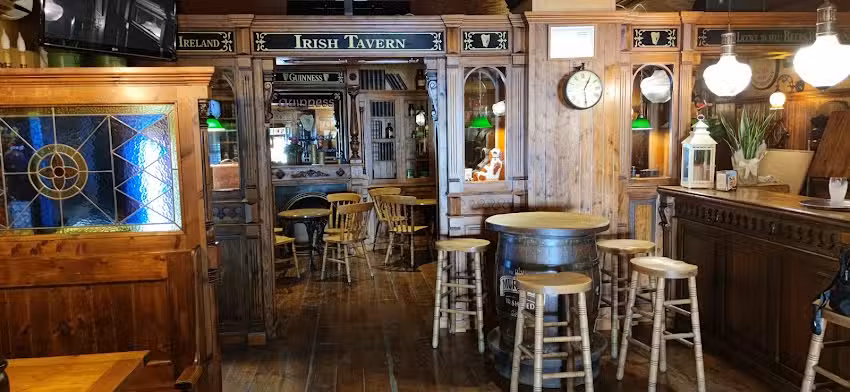 Pub Dolmen &ndash; Mon&oacute;var