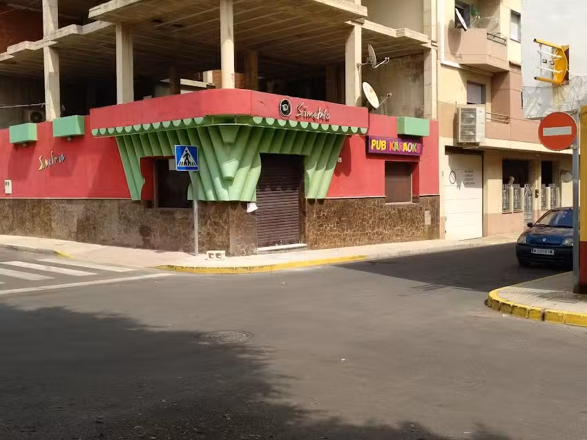 Pub Karaoke Simetr&iacute;a.