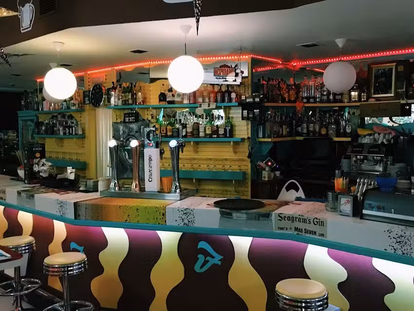 Pub M&aacute;s Seven