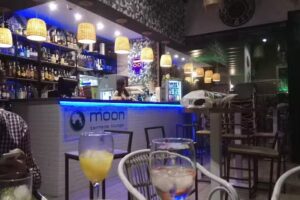 Pub.Moon terraza Tomares