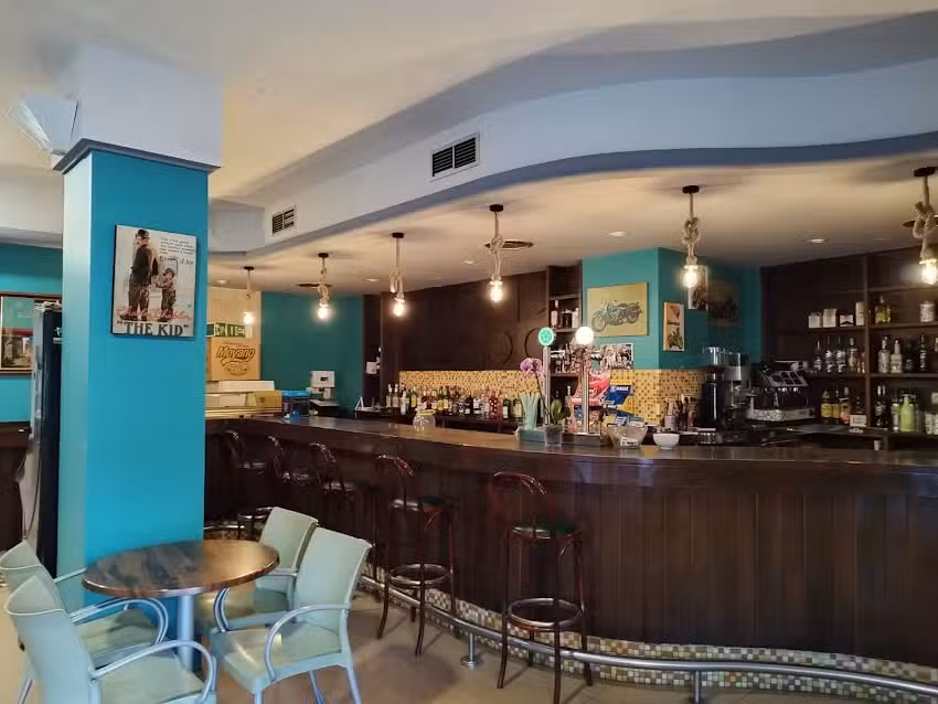 Pub Plaza 33