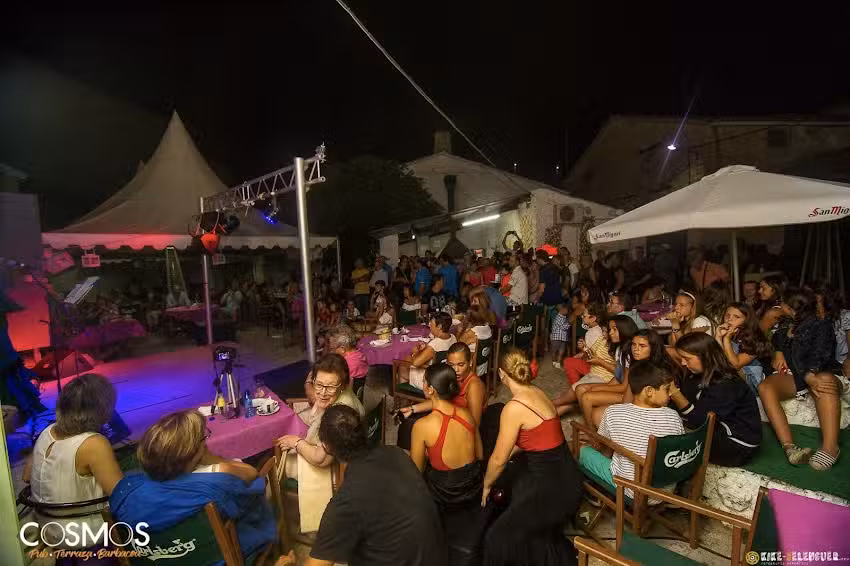 Pub&bull;Terraza&bull;Barbacoa COSMOS.