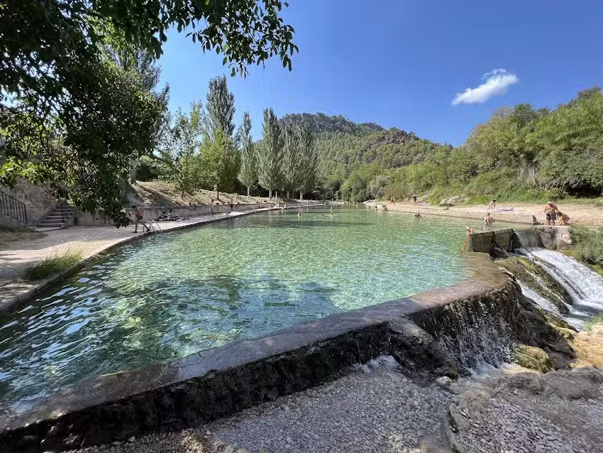 Quiosco en la piscina natural