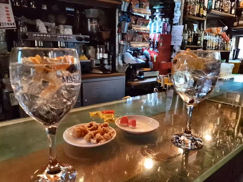 RADICAL 4 14 &ndash; PUB &ndash; POTES