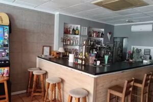 REGINA&rsquo;S BAR COFFEE SHOP