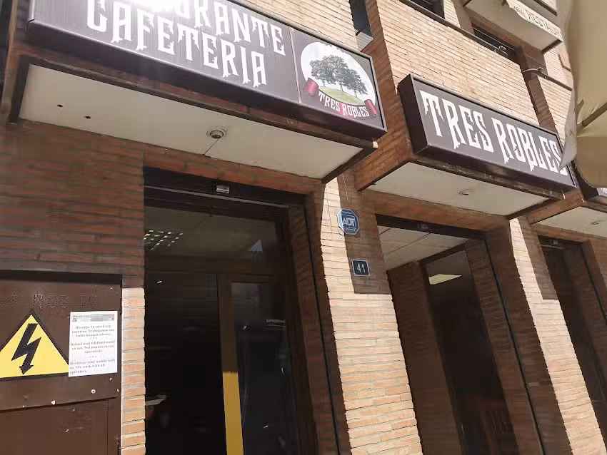 Restaurante Cafeteria Tres Robles