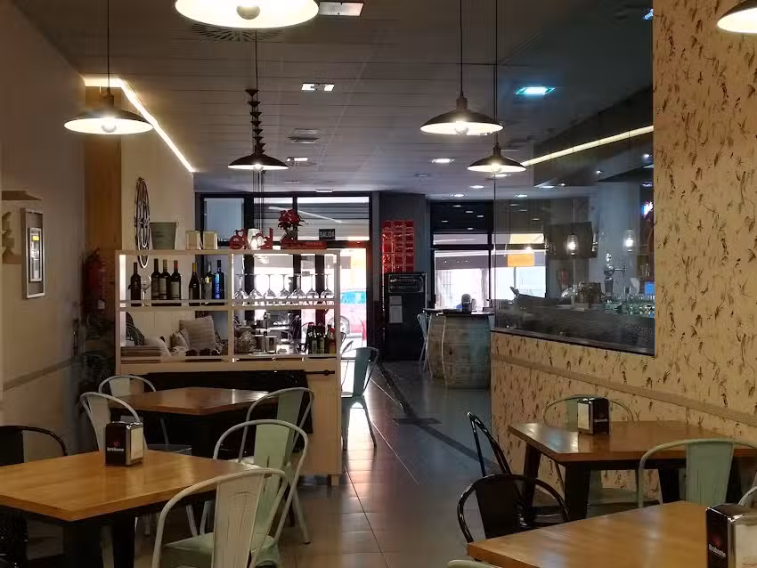 Restaurante /Cervecer&iacute;a Contrastes