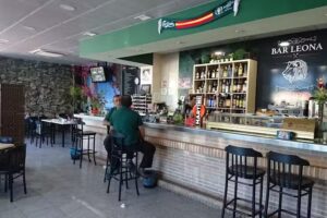 Restaurante Karaoke Bar Leona