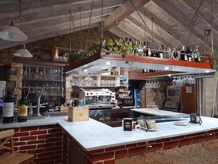 Restaurante La B&aacute;scula Mayito Sombrilla