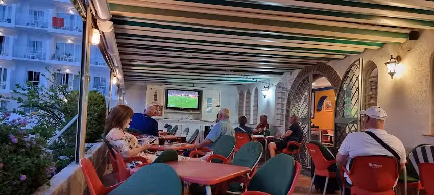 Retro Bar Cafe