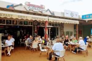 Retro Bar & Restaurant