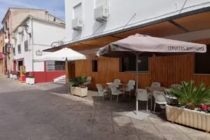 Return Caf&eacute;-Bar