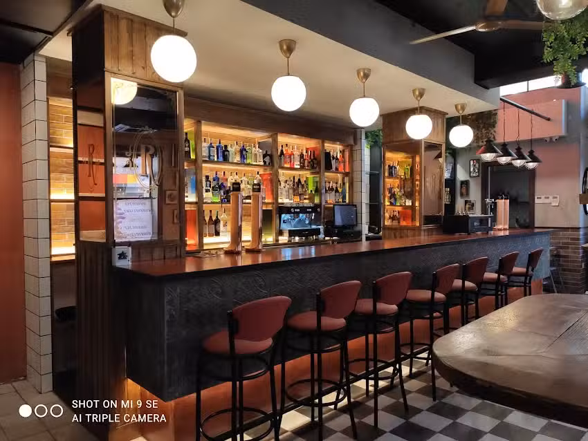 Reverso Gastrobar & Cocktails.