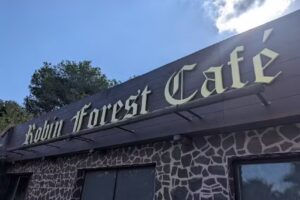 Robin Forest caf&eacute;