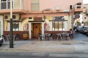 Rock Bar Blues Potter