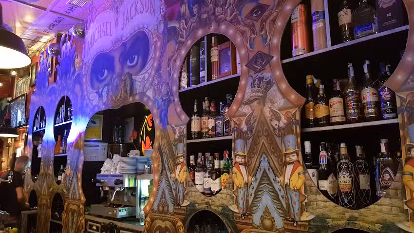 ROCKNROLLA MUSIC BAR
