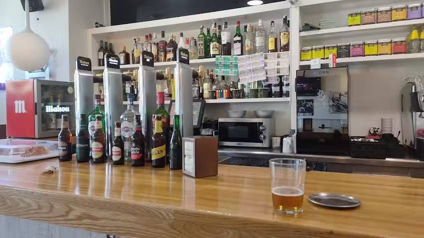 Rolling Rock Caf&eacute;