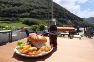 Rompeolas Arenillas Beach Bar