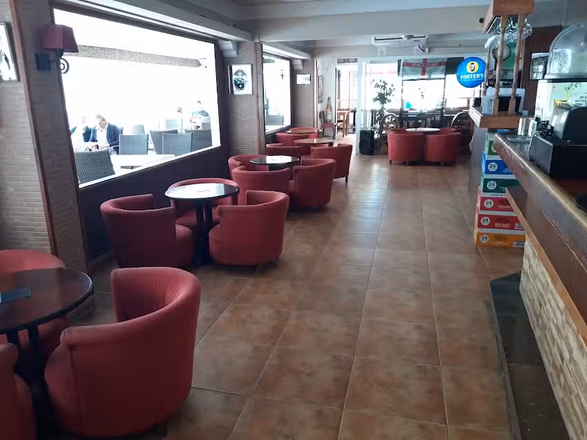 Rose And Crown Cala Millor