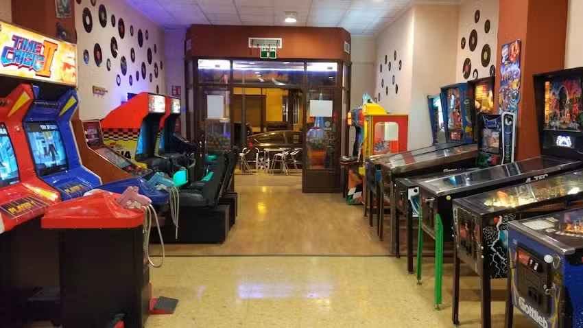 Sal&oacute;n recreativo los 80s