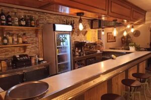 San Adri&aacute;n Caf&eacute;-Bar