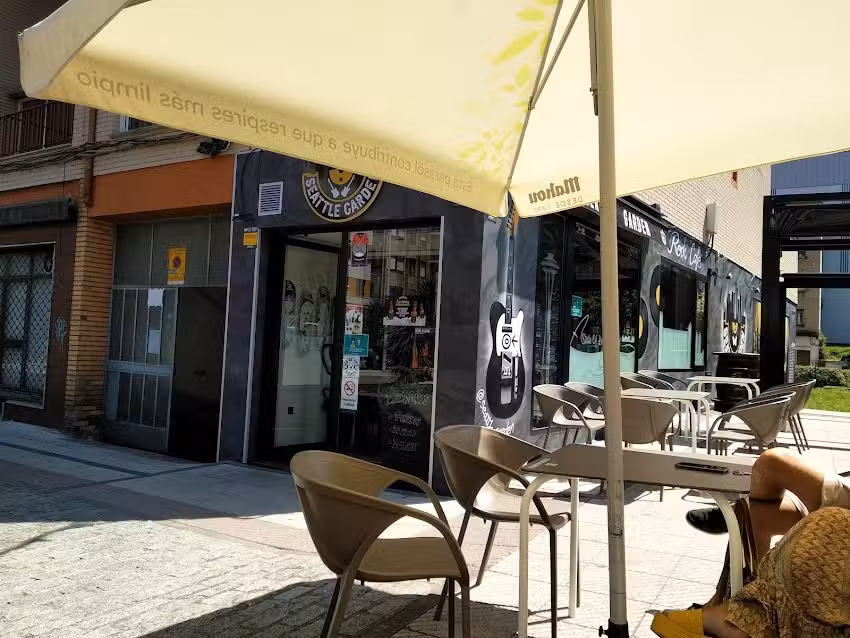 Seattle Garden Rock Beer Bar / Terraza / Cervecer&iacute;a 🍻🎸🎵M&uacute;sica🎵🎸🍻