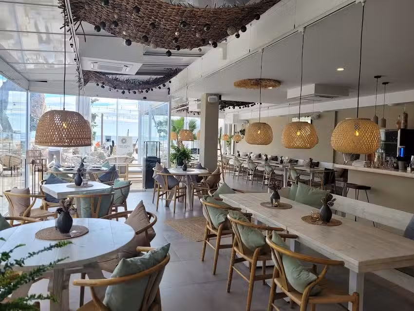 SEMSA BEACH Sea & Lounge.