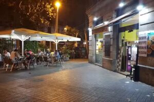 Sense Nom Bar: Burgers, tapas, cocteles y copas