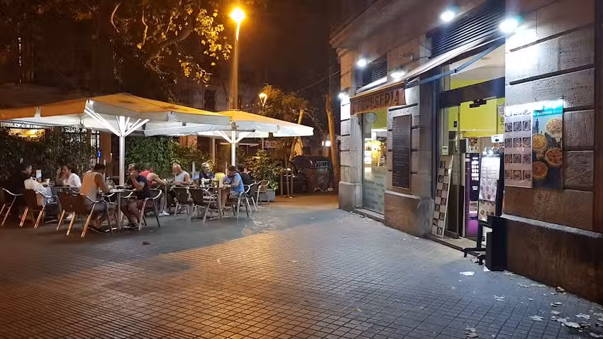 Sense Nom Bar: Burgers, tapas, cocteles y copas