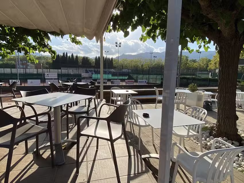 Set Caf&egrave;, el bar de la costa de Banyoles